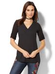 V-NECK HI-LO TOP V-NECK HI-LO TOP